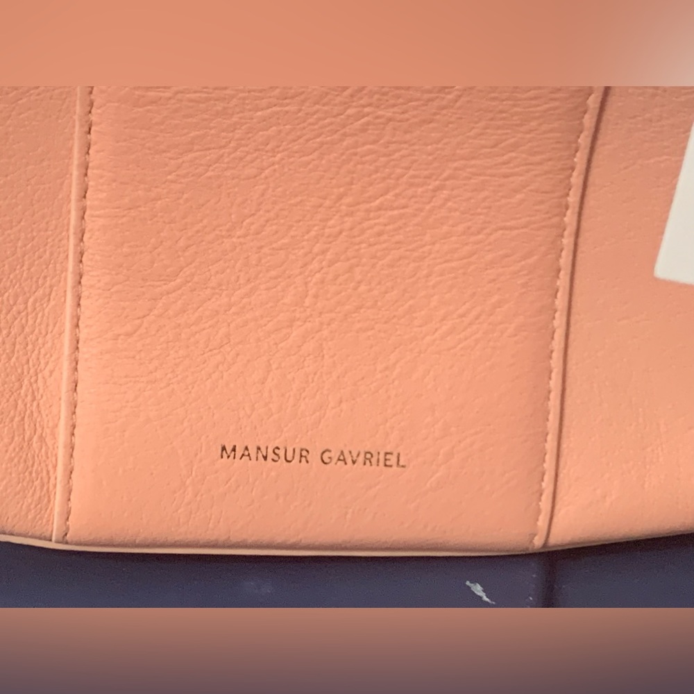 Mansur Gabriel Lilium Bag Beautiful in great new condition leather. Pebble cowhi